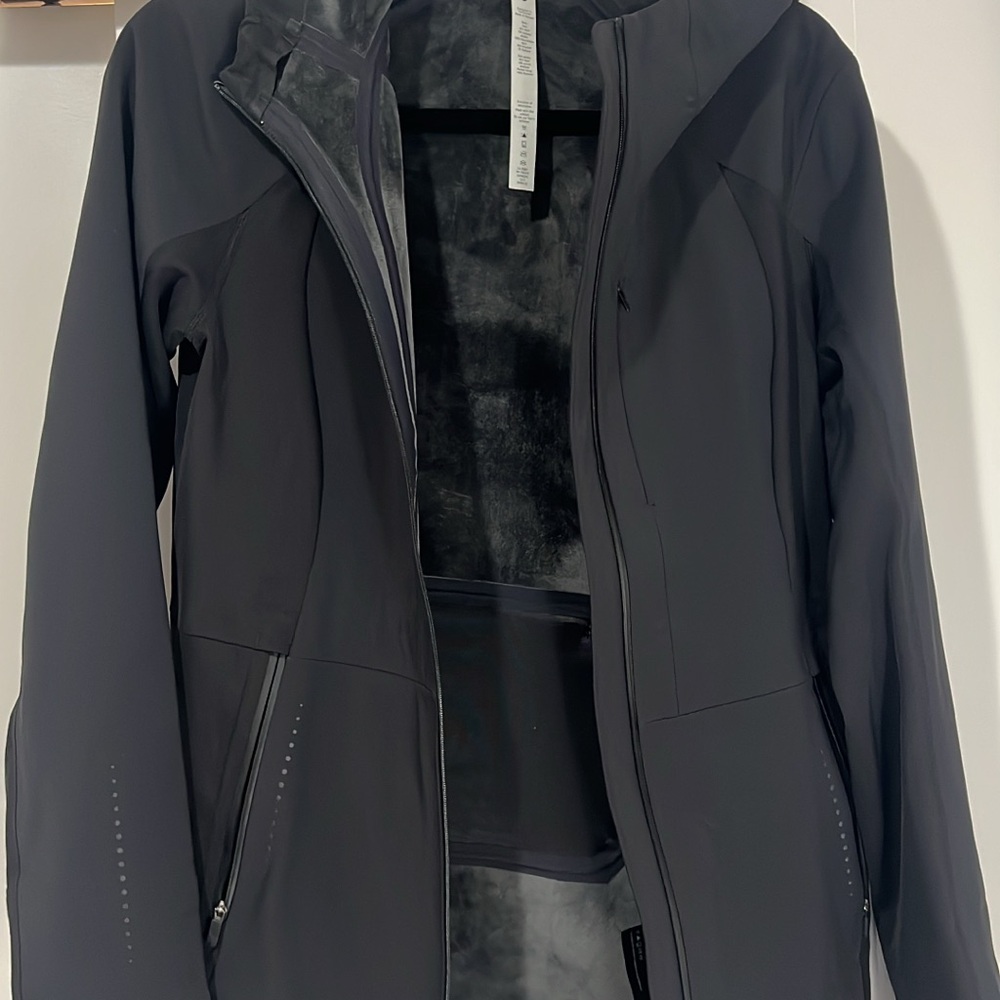 Lululemon Athletica Black Ski & Snow Jacket Sleek Performance Design